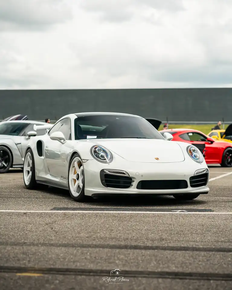 White Porsche 911
